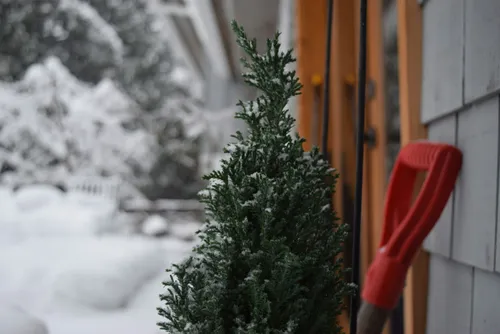 Eine Schneeschaufel